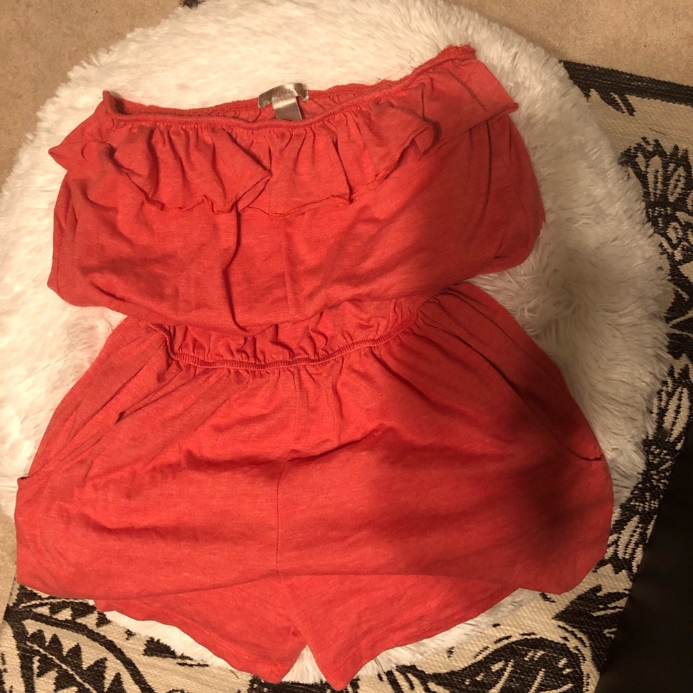 ruffled romper with pockets
